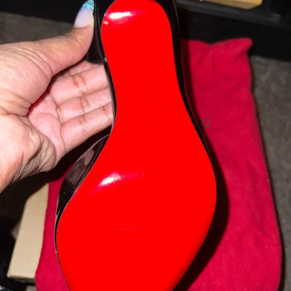 Brand New Never worn Christian louboutin Iriza size 42. - Picture 6 of 13
